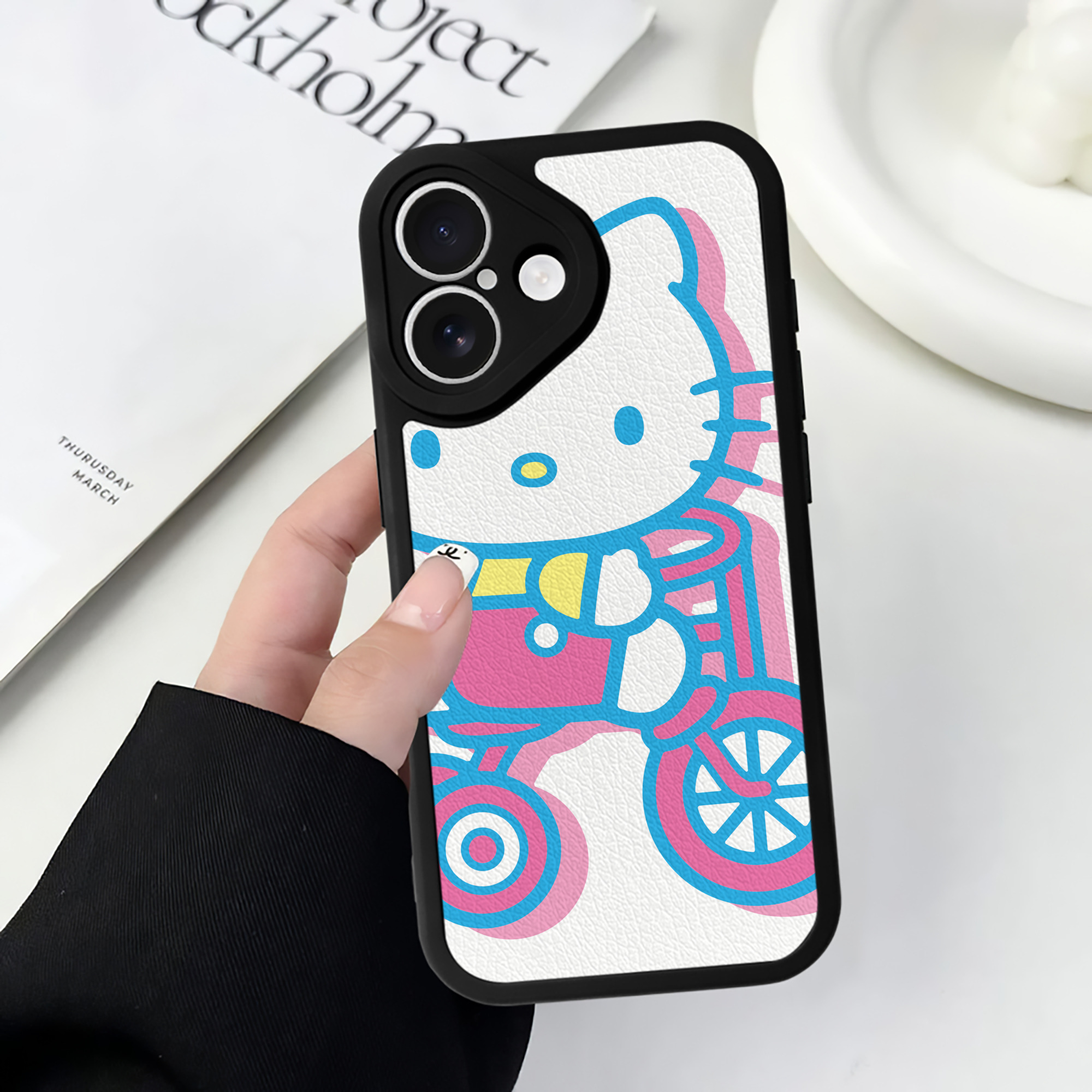（画像用） Hello Kitty ハローキティ 【iPhone 16シリーズ対応】シリコンスマホケース（レザー調） 材質：シリコン
